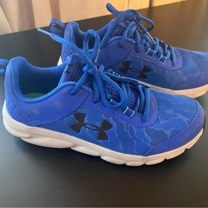 EUC Under Armour Blue Boys Sneakers